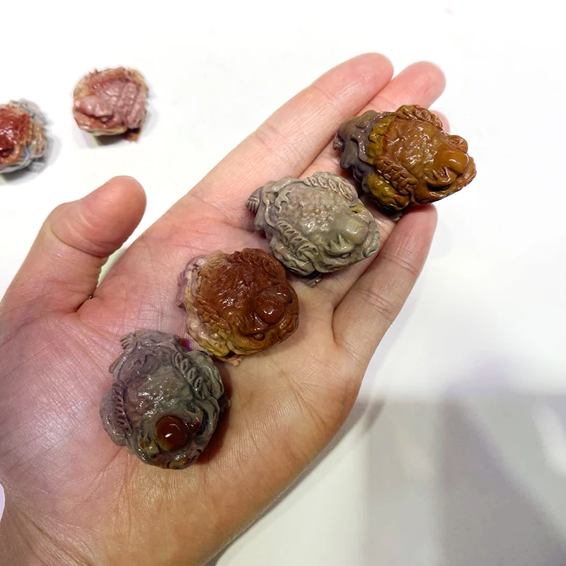 wholesale natural crystal Animal carving Alashan agate crystal Toad carving For feng shui collection