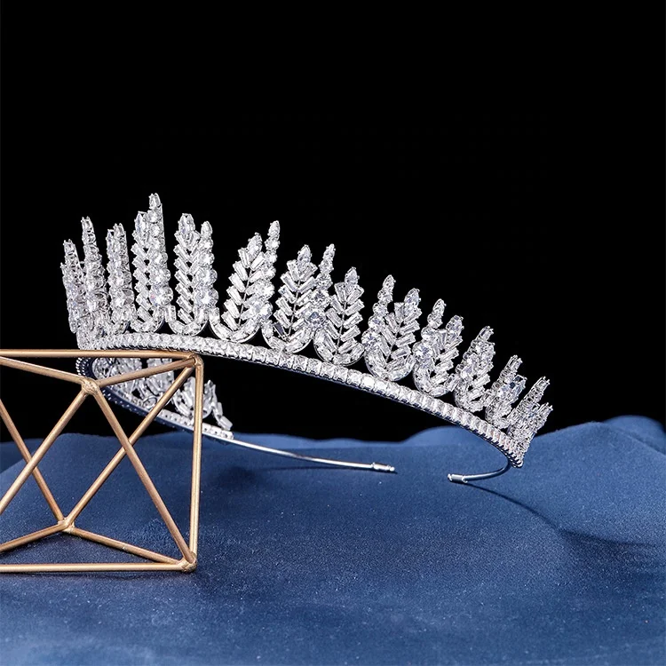 Hot sale factory  wholesale sale Luxury shiny crystal large gold Baroque kings crown for pageant tiara jewelry