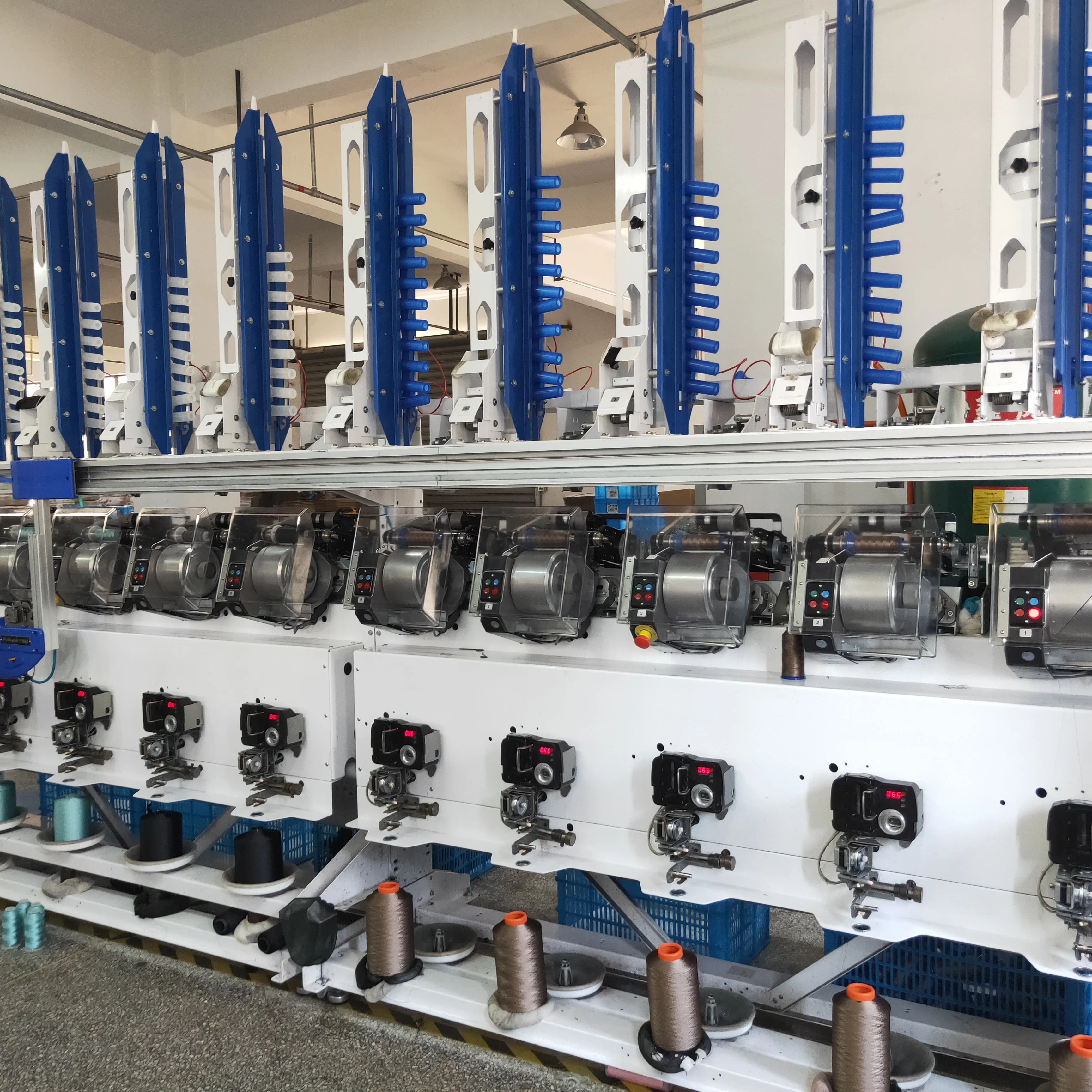 Полностью автоматическая машина для намотки шпулек для швейных ниток kc522