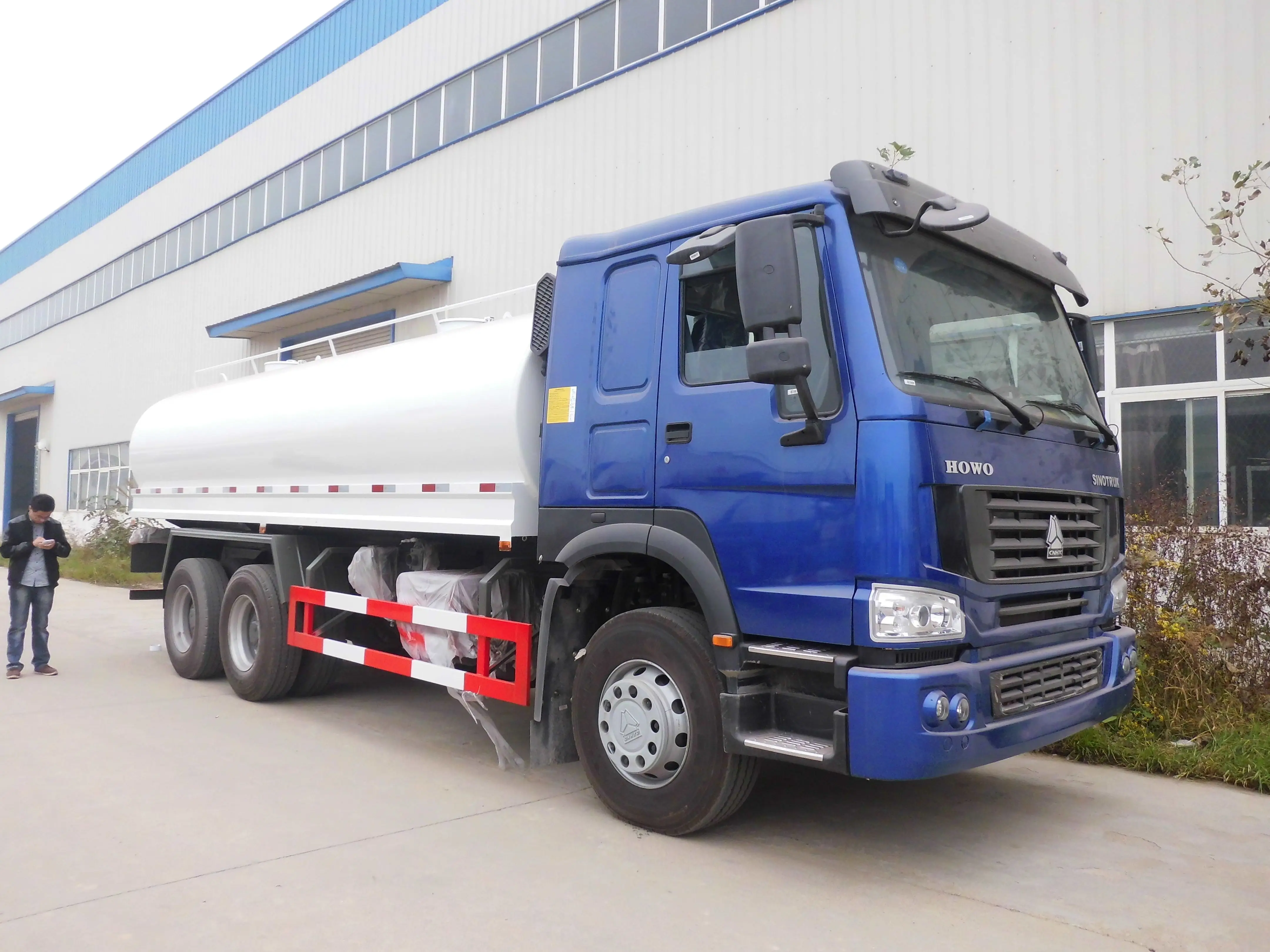 Грузовик для бензовоза Sinotruck howo 20000 литров 20 тонн бензовоз с диспенсером транспортный грузовик
