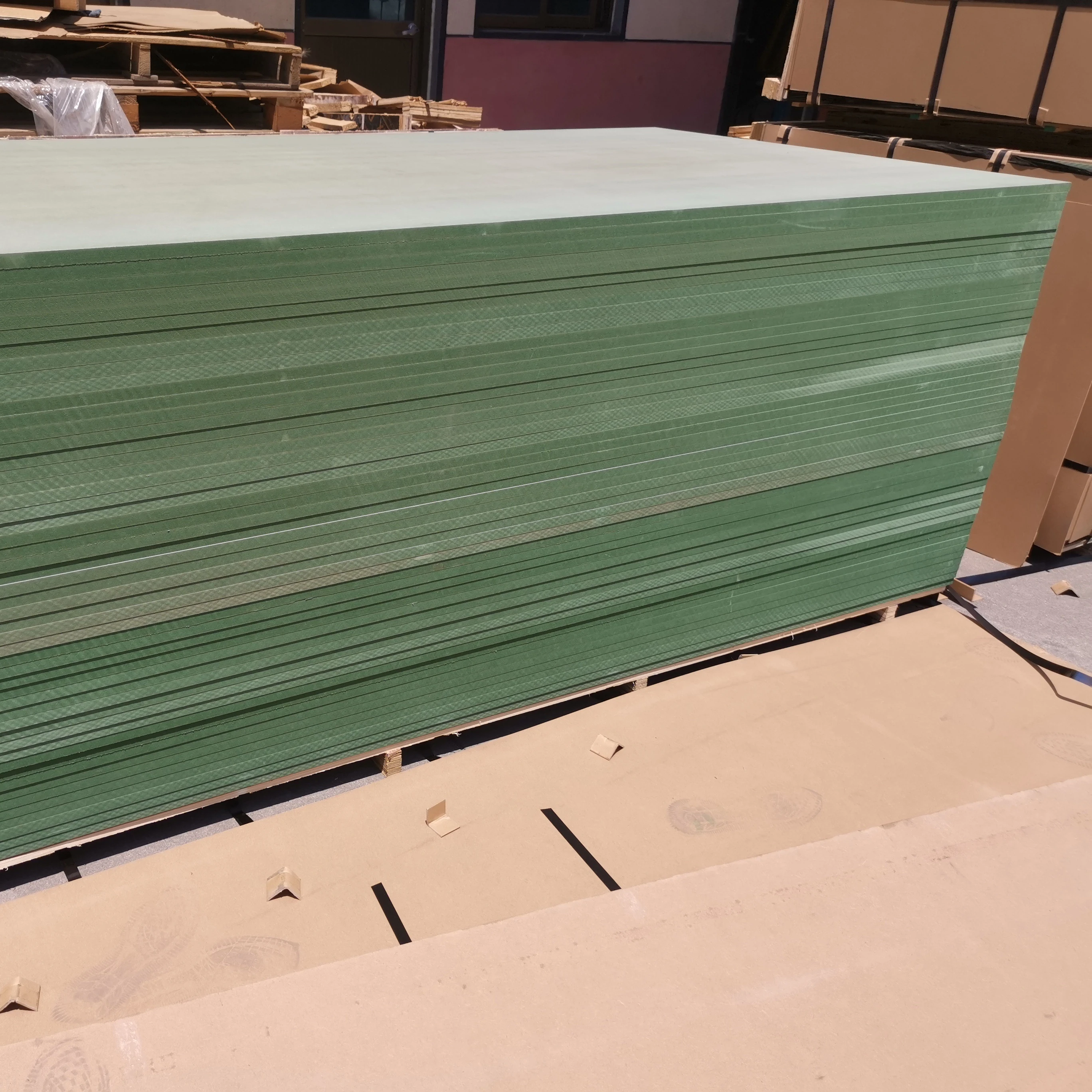 Wholesale high quality 12mm 16mm 18mm moisture resistant green HMR MDF board price