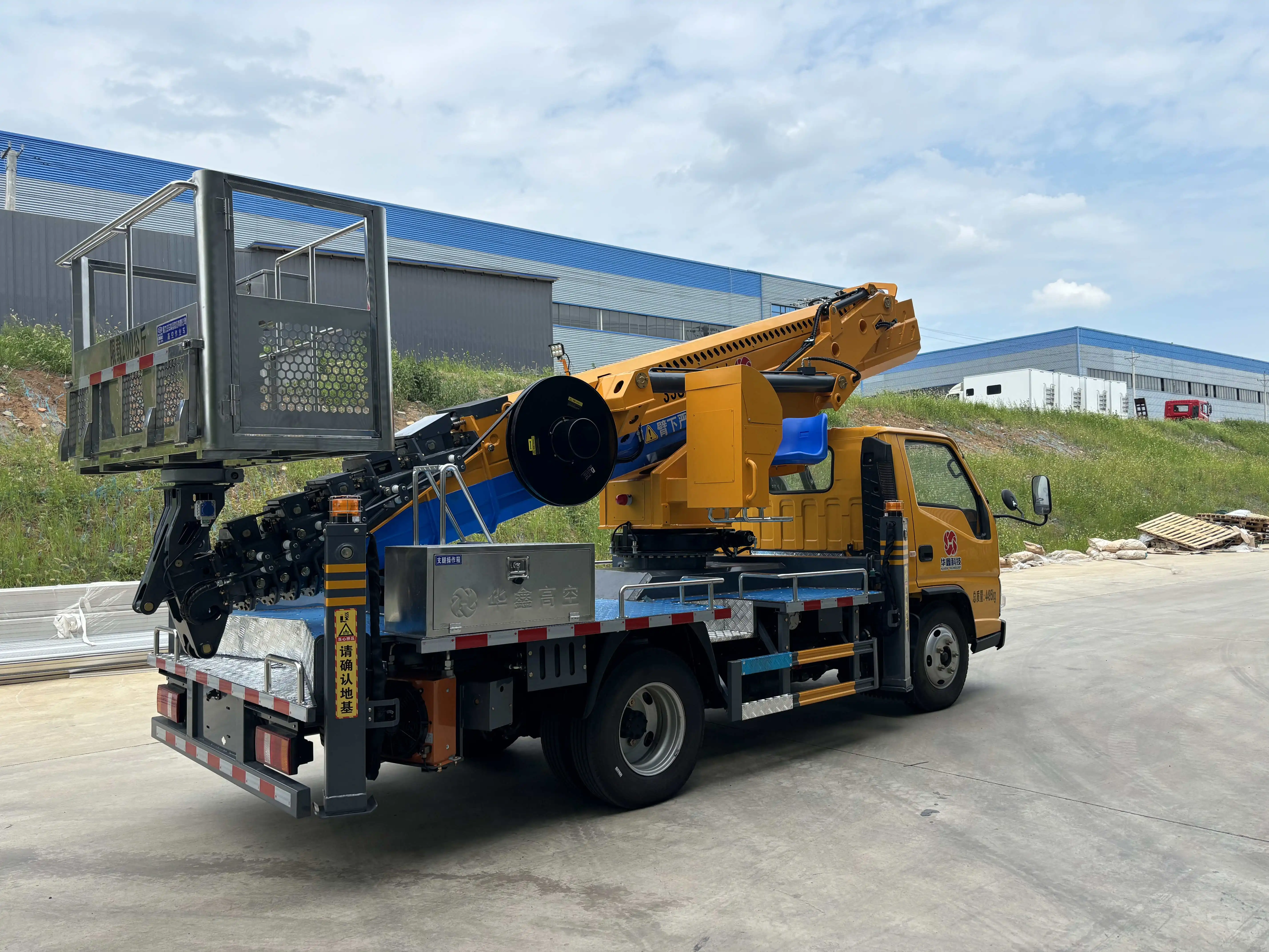 The Factory Sells New or Used Isuzu 33m Aerial Manlift Work Platform Truck High Quality diesel Aerial Truck
