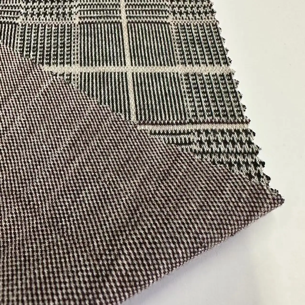 Customized Europe Style Pattern poly spandex Jacquard Yarn Dyed Knit Suiting Fabric For Coat and pants