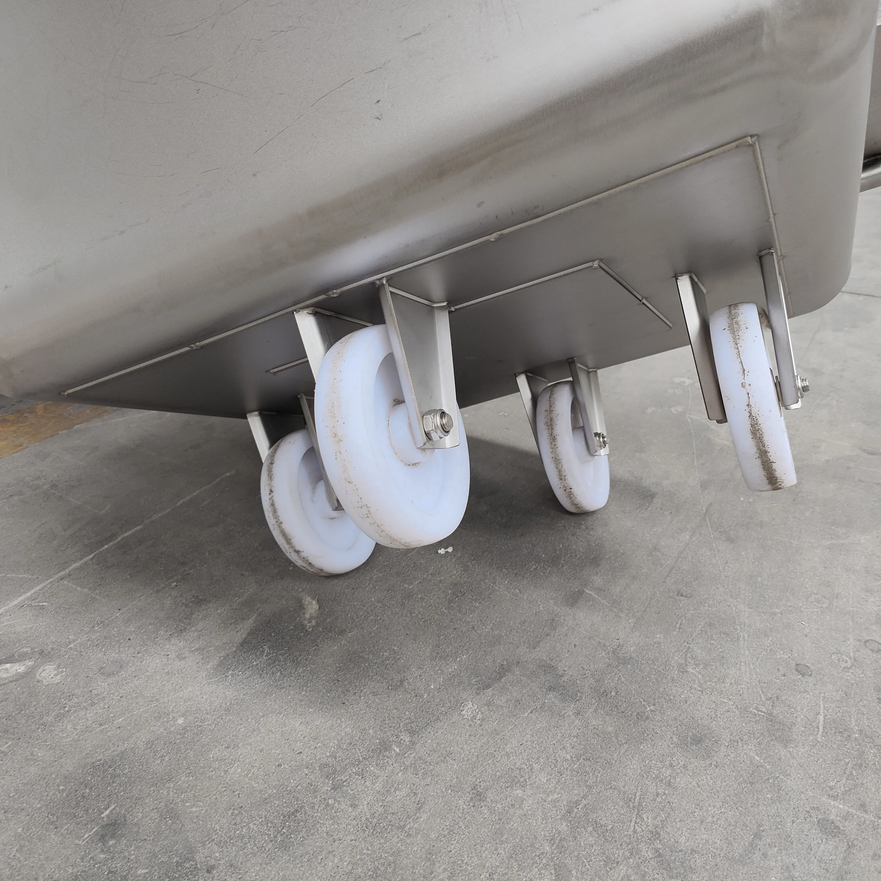 Customized 200L Stainless Steel Meat Trolley Food Grade Meat Tote Bins Metal Meat Hopper Skip Cart with Drain Service Equipment