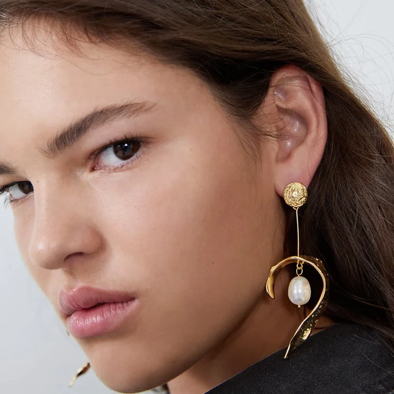 Wholesale new hanging pearl gold metal long earrings high quality jewelry