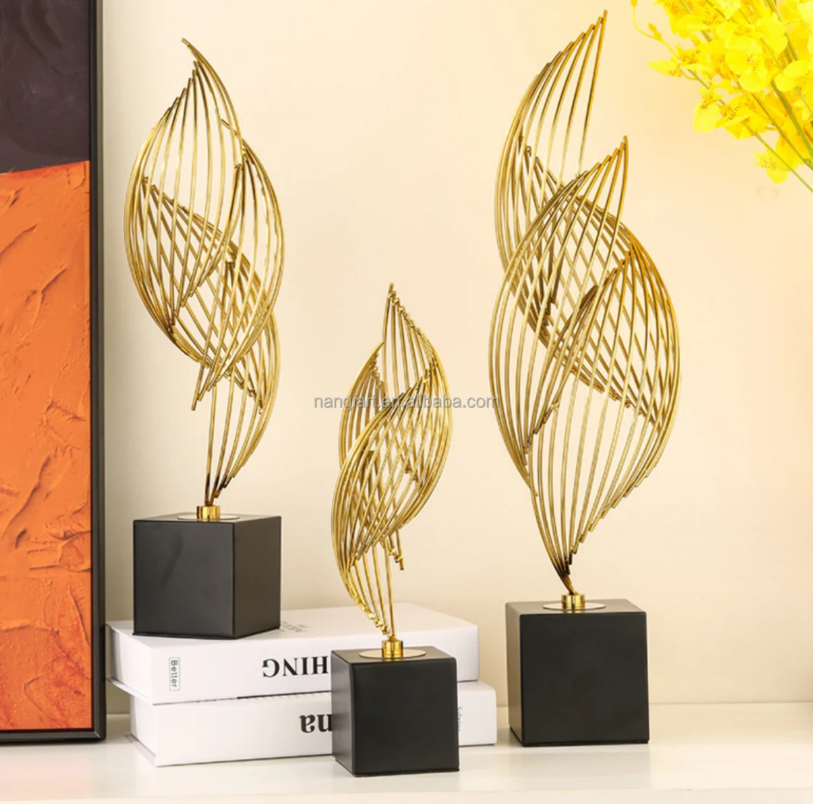 Modern Art Abstract Statue Creative Home Office Decoration Ornament Artificial Good Quality Small Metal Gold Abstract Statues