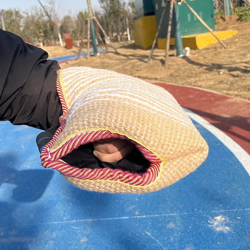 2024 Factory Hot Durable Strong Jute Sleeve Cover Self-Playing Bite Tug Of War Dog Accessories Manufacturers