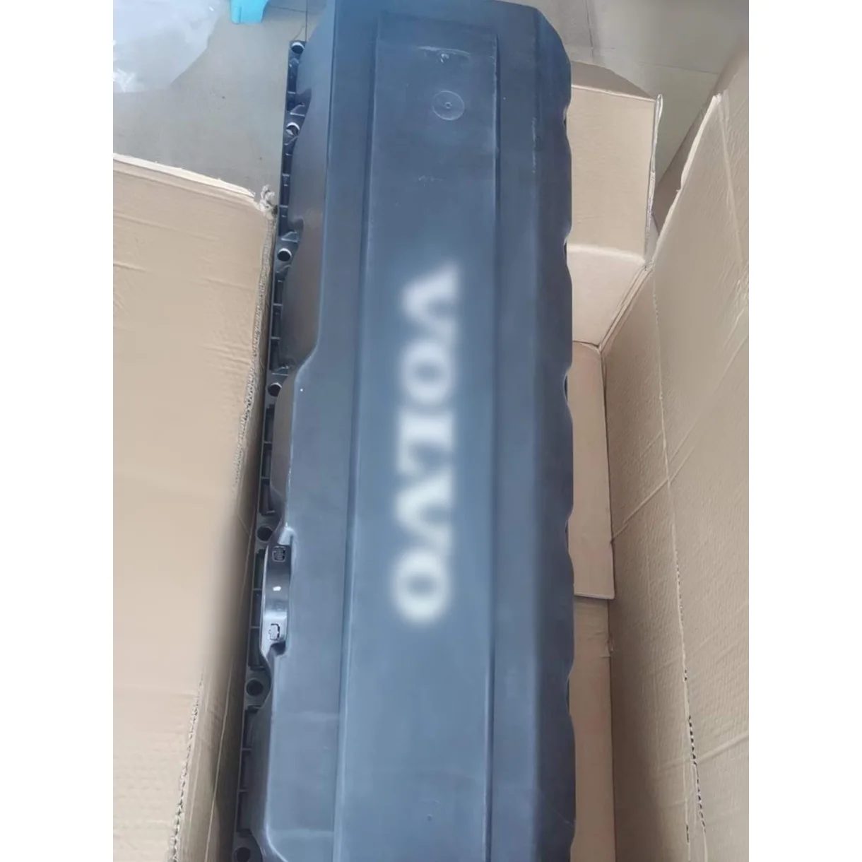 20740683 20745844 Valve Cover For EC380 E480 D13F Truck