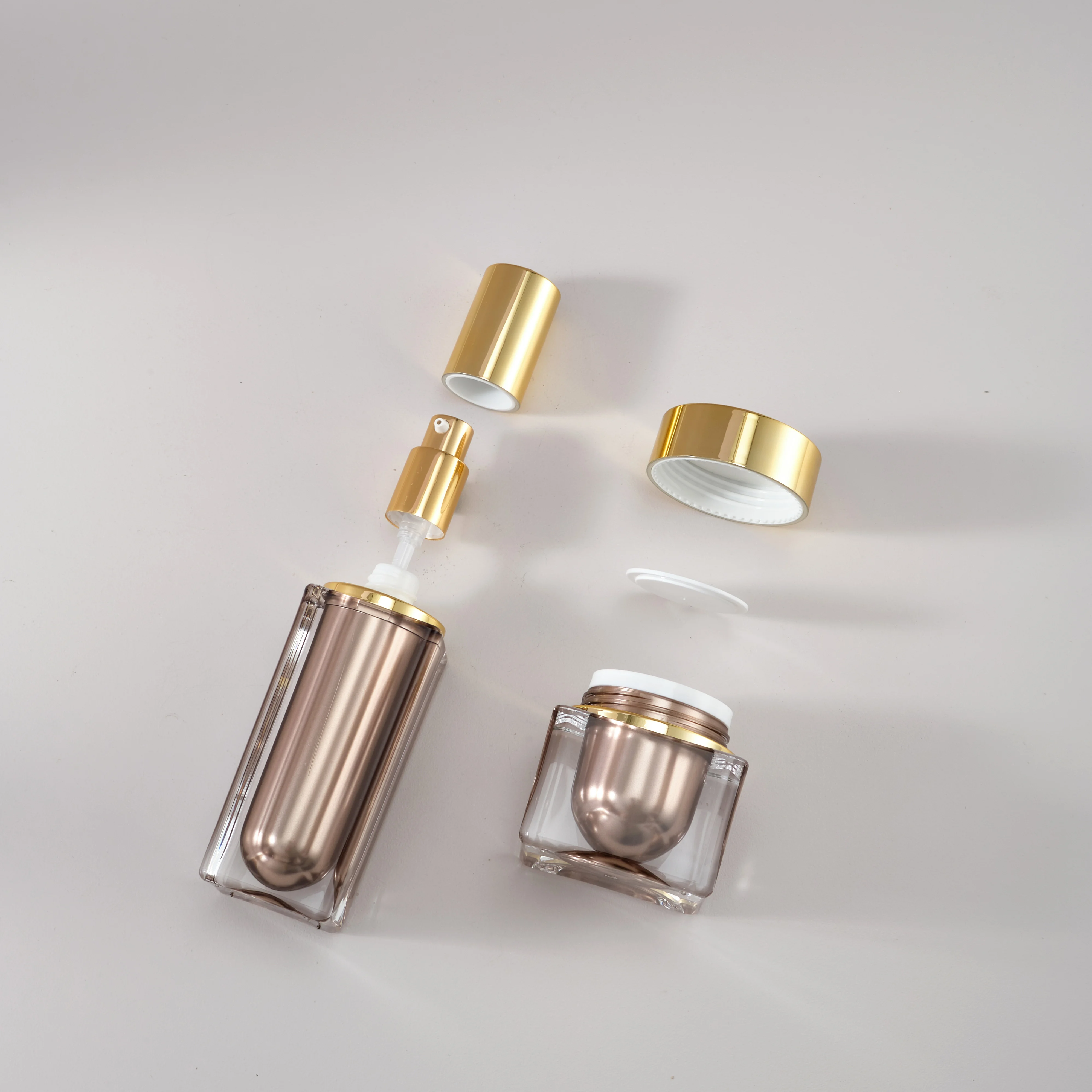 Wholesale Free Sample Empty Flat Square Cosmetic Plastic Bottles and Jars Set 30ml 50 ml 100ml Skincare Bottles Packaging Luxury