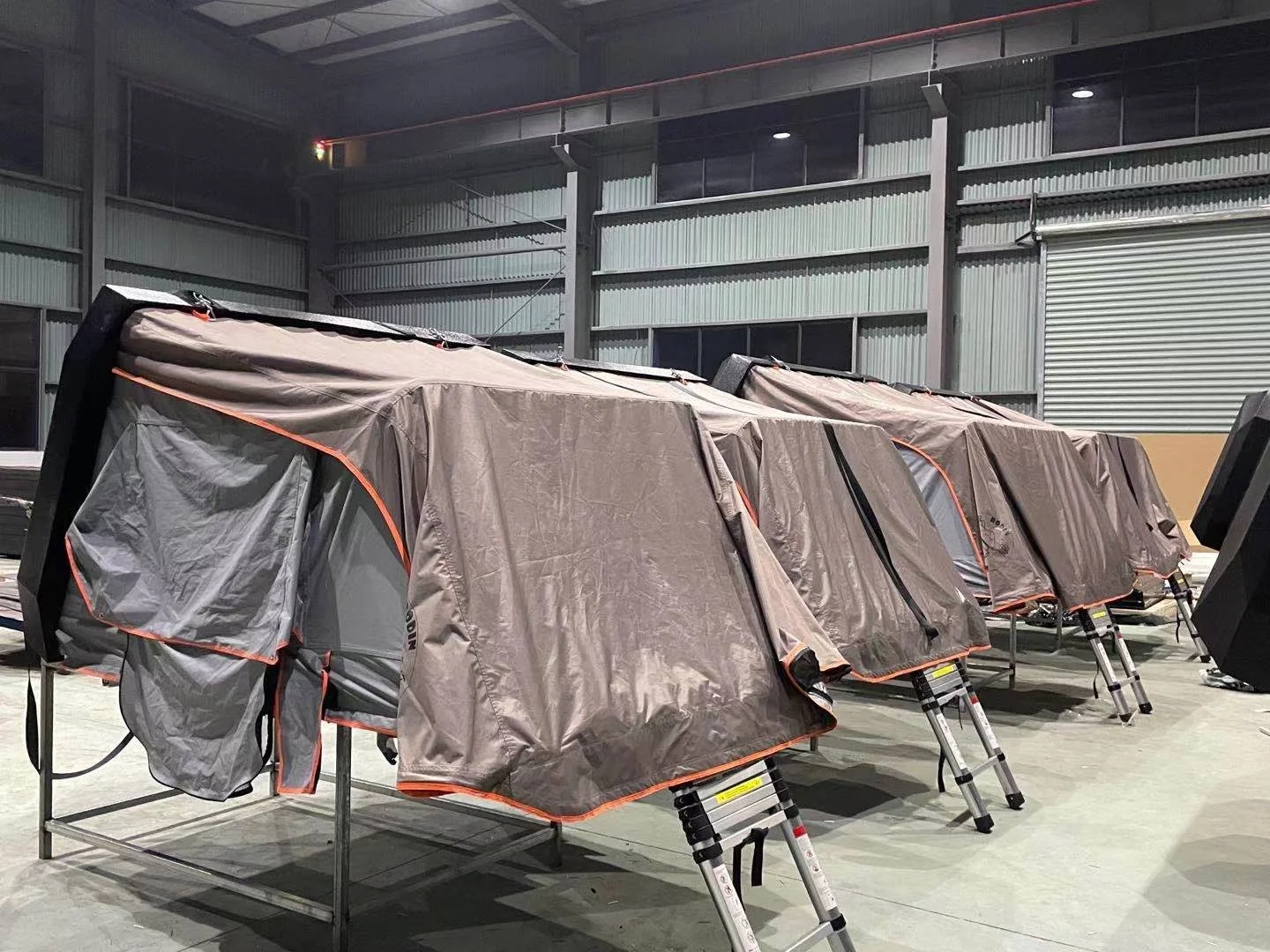 Наружная Портативная Складная Водонепроницаемая алюминиевая жесткая оболочка боковая открытая Автомобильная крыша палатка от китайского