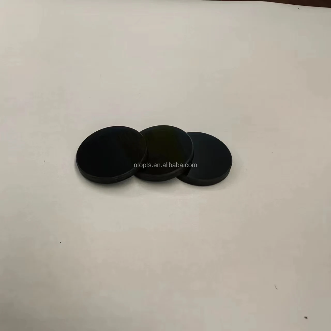 Hot Sale Customize SIze and Thickness High Transmistance IR-85 Optical IR Filter Glass Discs HB850