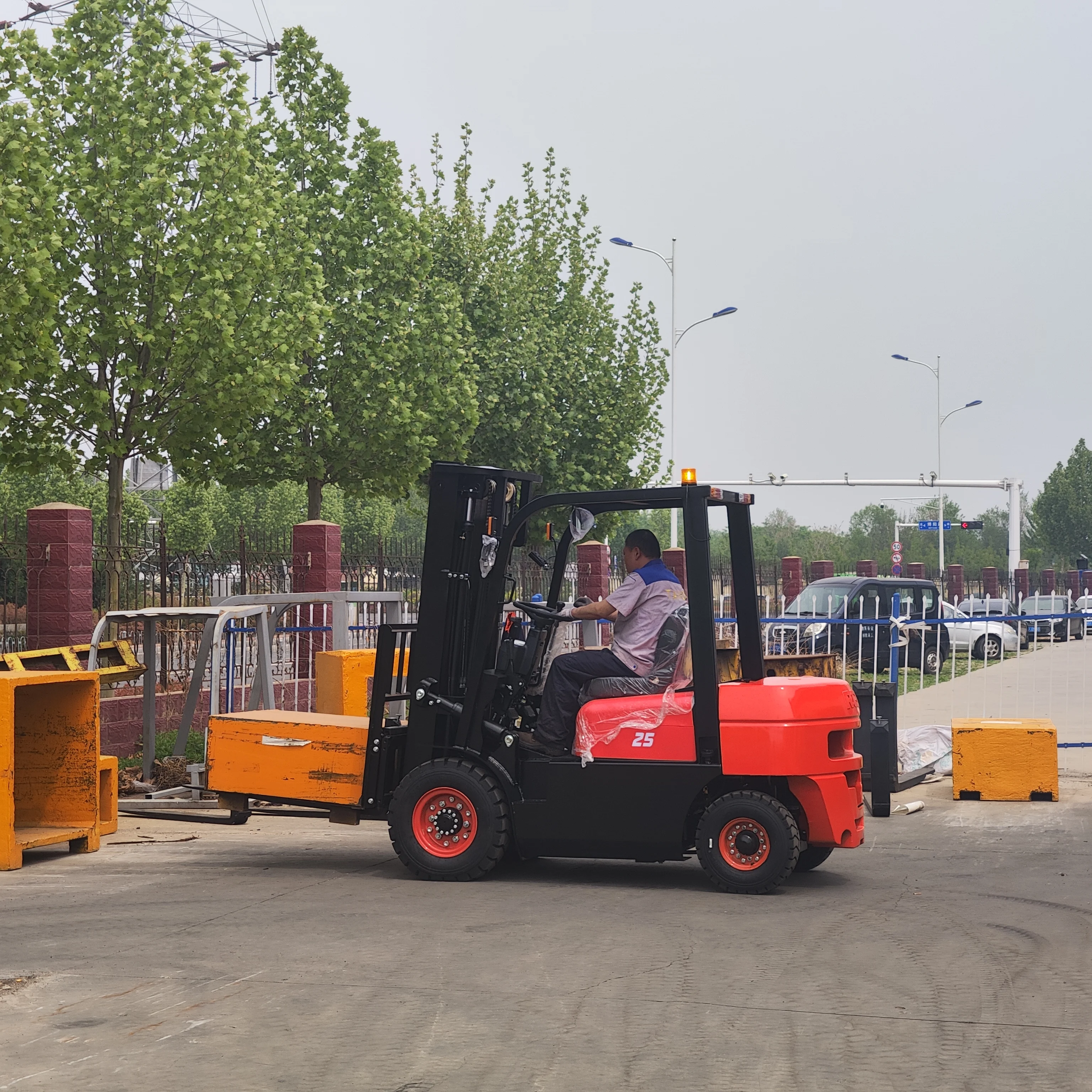 cheap 3 2.5 3.5 tons hot sale farm use High capacity battery forklift Electric Forklift with attachments