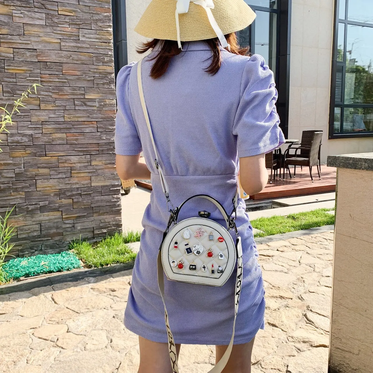 OLAF Factory 2023 Trendy Fashion Ladies Lingge Rivet Small Round Bag 2023 New Trendy Cartoon Badge Shoulder Bag