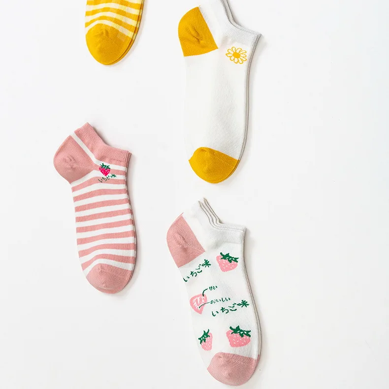 Woman Combed Cotton Printed Free Size Middle Tube Crew Socks Custom Logo