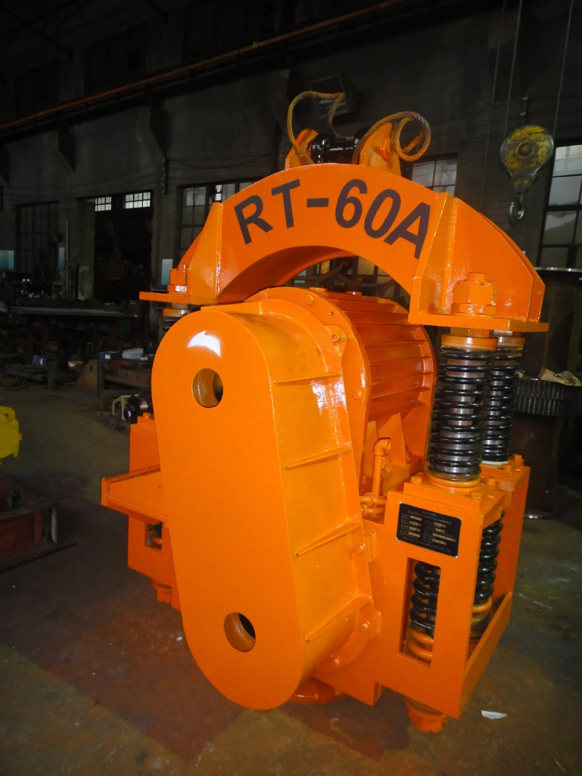 Crane type RT-60 vibratory pile hammer for steel sheet pile and pipe piles electric vibro hammer for sale