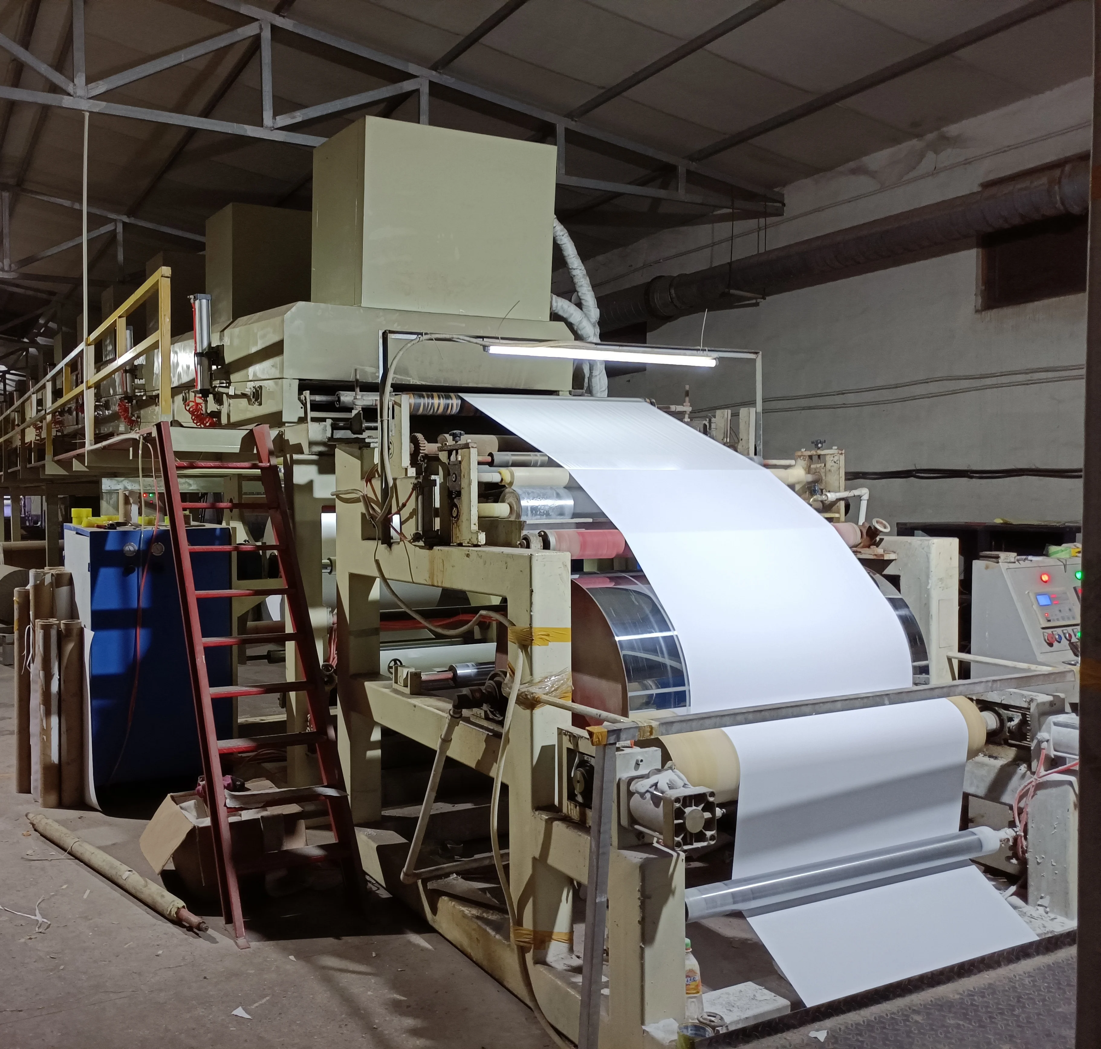 Semi Gloss Paper Tire Stickers Rubber Label Sticker Paper Hotmelt Glue Paper