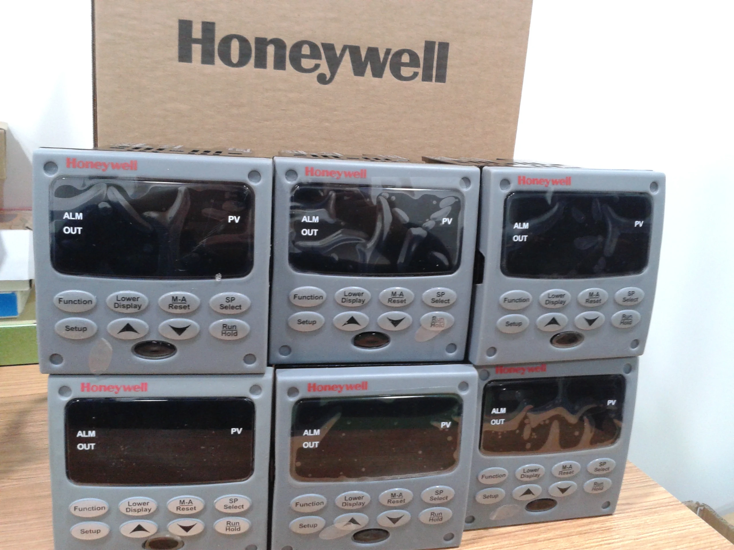 Honeywell DC2800-EE-0S0-200-000-00-0 термостат Новый и оригинальный