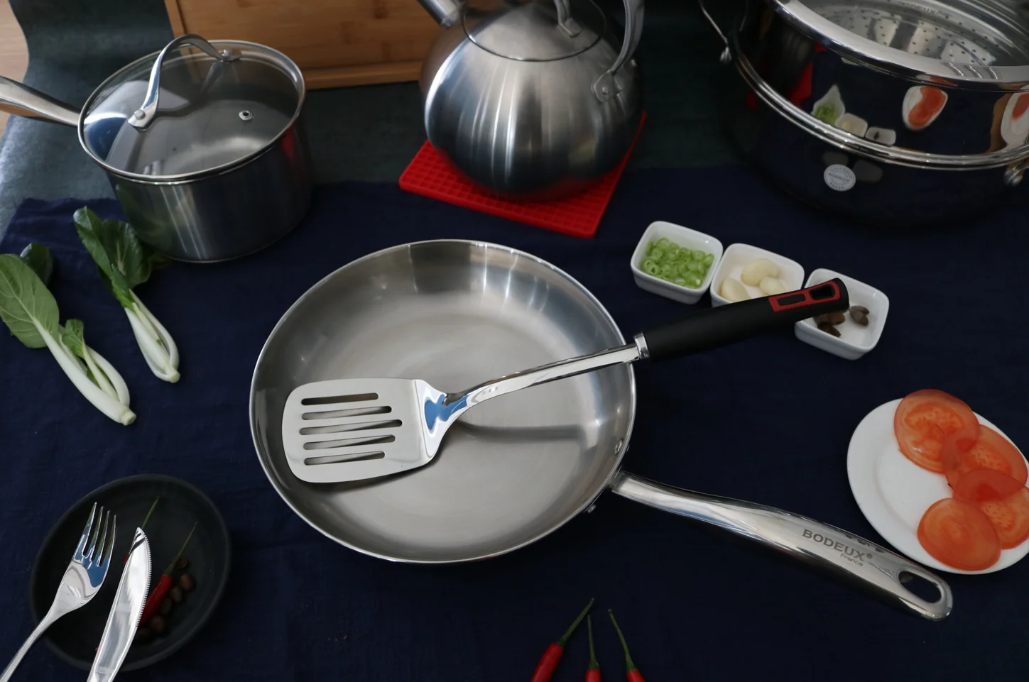 Factory wholesale stainless steel frying pans Kitchen cooking pans Induction non-stick pans are easy to clean at home