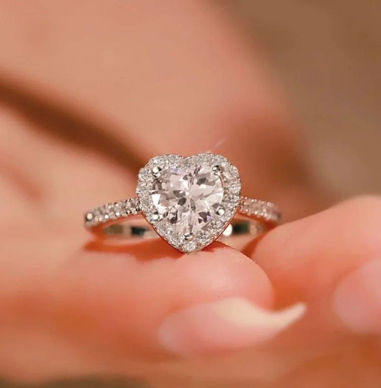 New Design Shiny Zircon Heart Rhinestone Wedding Promise Rings Fine Glitter Love Heart Diamond Engagement Ring For Women