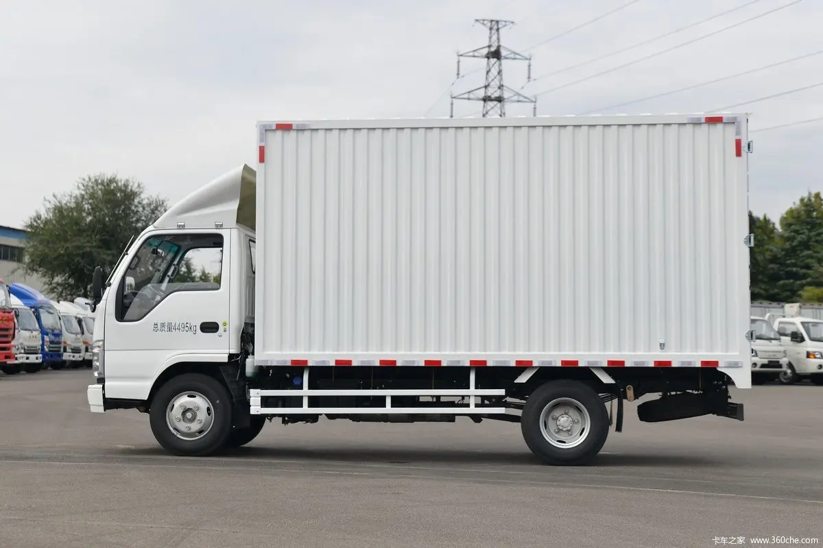 Qingling Isuzu 700P 189HP 4X2 Diesel New Cargo Truck 7.028 Meter Single Row Fence Box Type Body Left Steering Used Condition 4x4