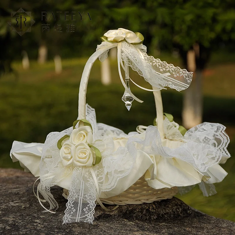 Beige lace flower girl basket wedding supplies Western wedding bamboo flower basket Wedding decorations