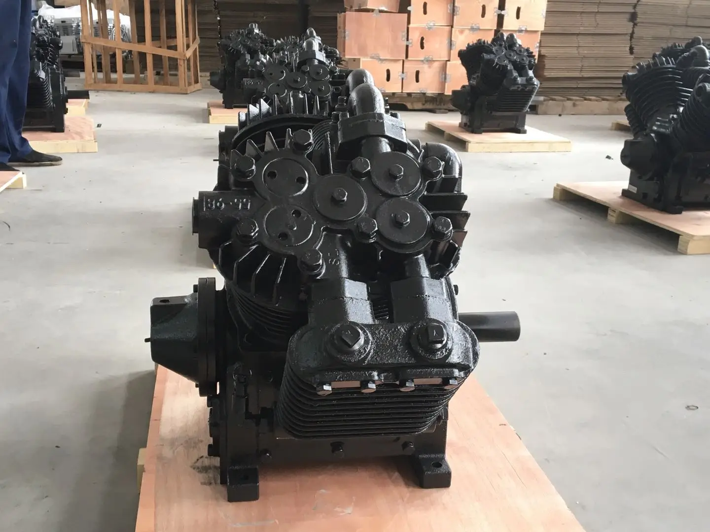 Belt Driven Air Compressors V-1.05 pump 7.5KW/10HP 12.5BAR 2105 piston Air Compressors Pump Head