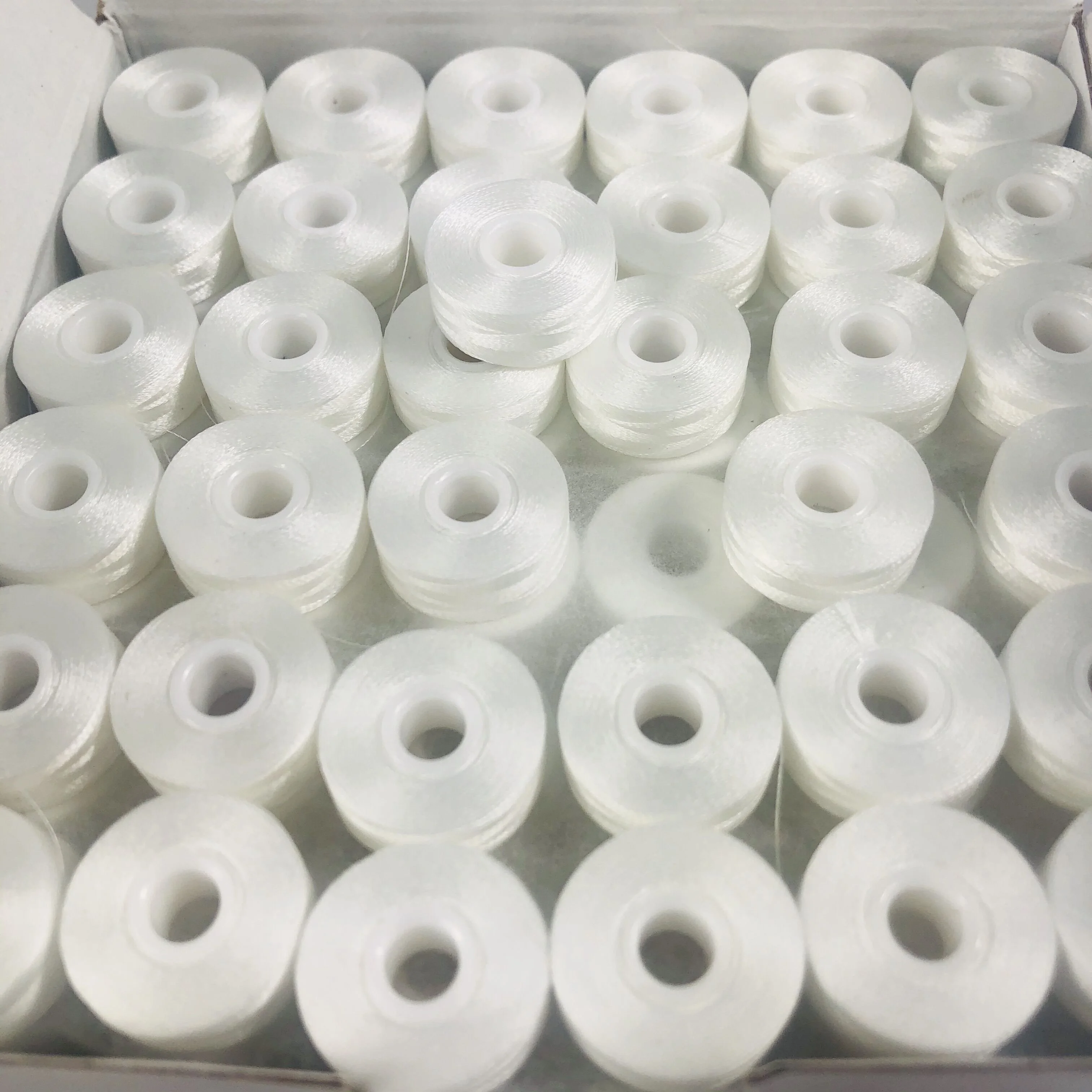 WT008 фабрика, 100% полиэстер, 75D/2, предварительно намотанная шпуля, Вышивальная нить