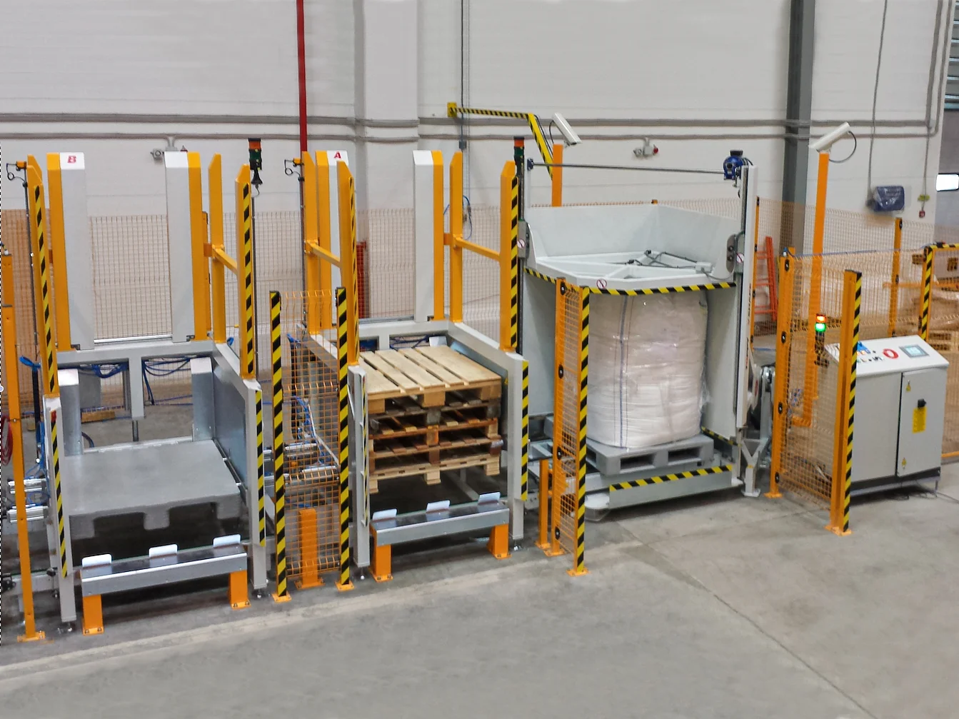 Pallet changer  V-Shape minilogy  up to 50 pallet/h for boxes pharma, food and beverage company