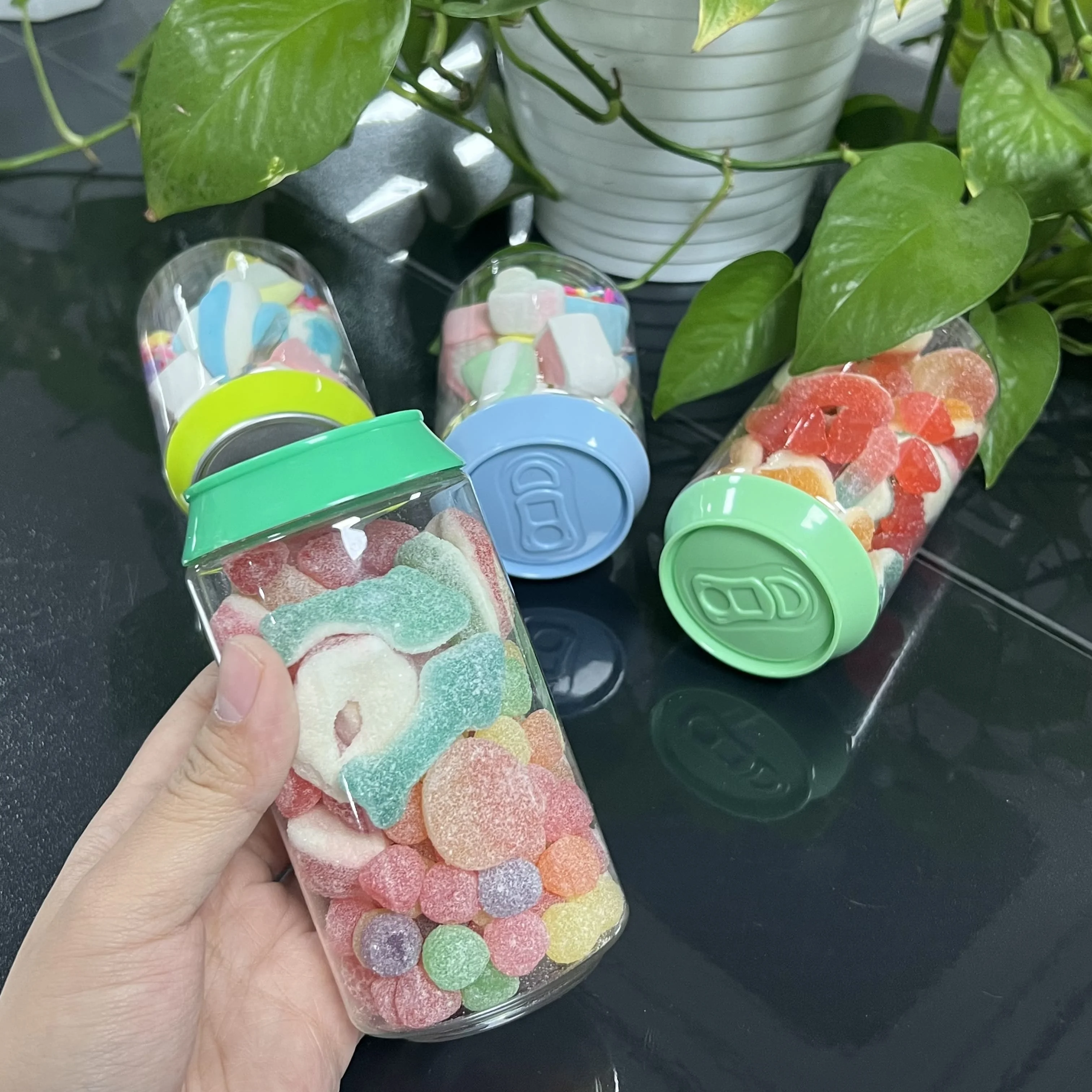 Пластиковая банка для конфет