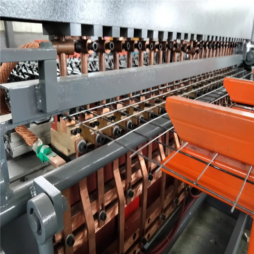 Easy operating fence panel welding