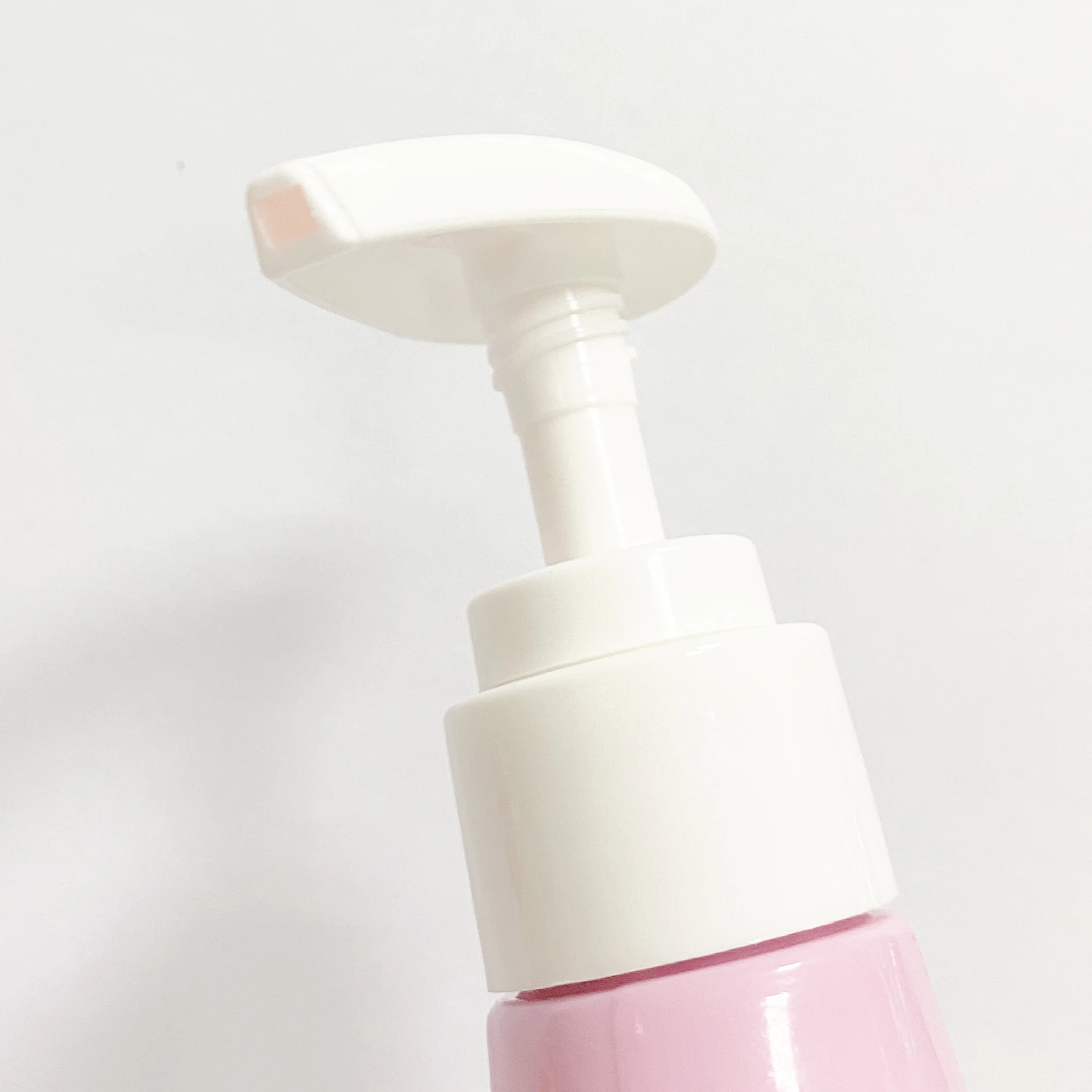 Strawberry-flavored fluoride free toothpaste fruity baby toothpaste