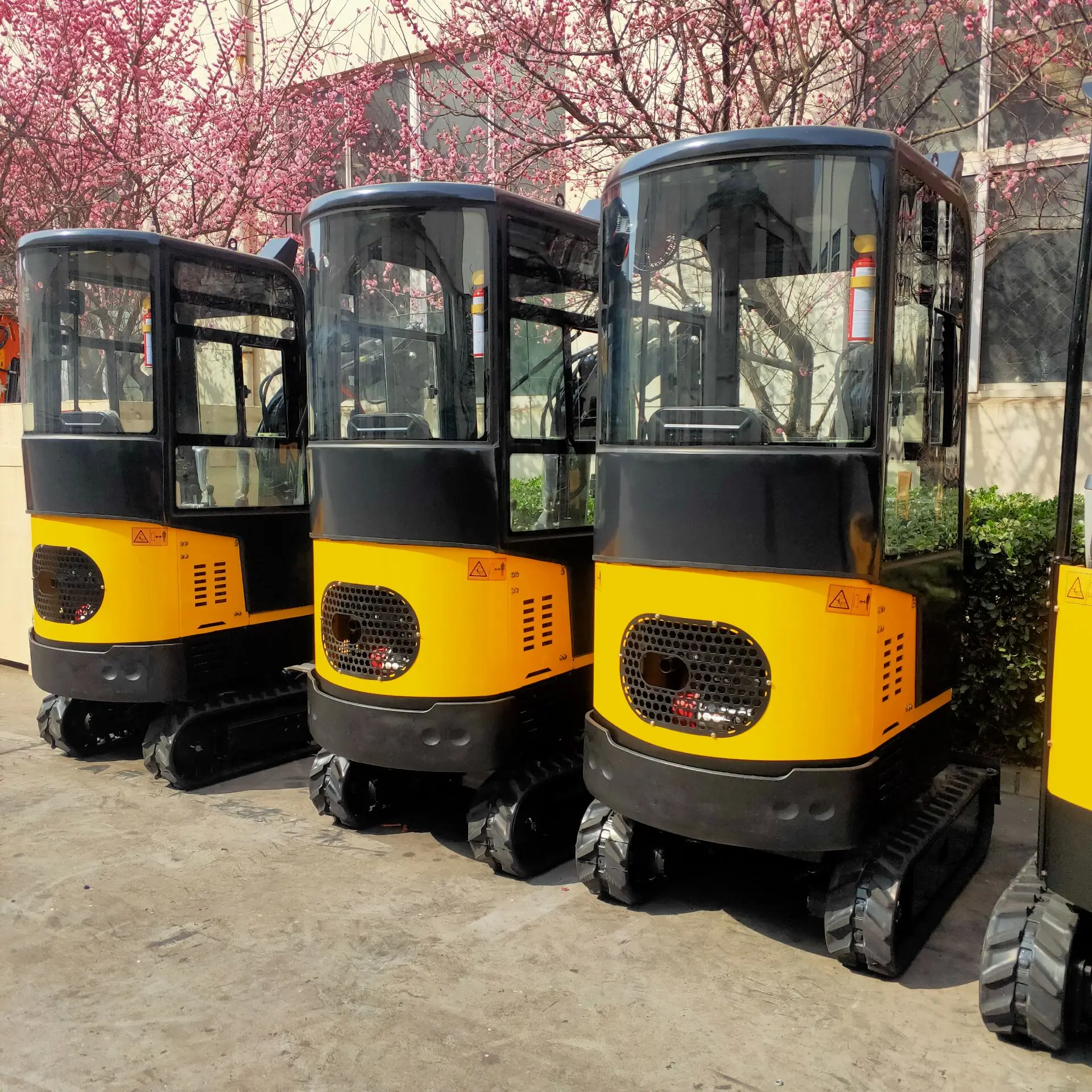 Chinese Factory Ce Digger Micro Excavator Cost Price Buy 1.7 Ton 1.8 Ton Smallest Mini Excavators 2 Ton Free Europe Shipping Hot