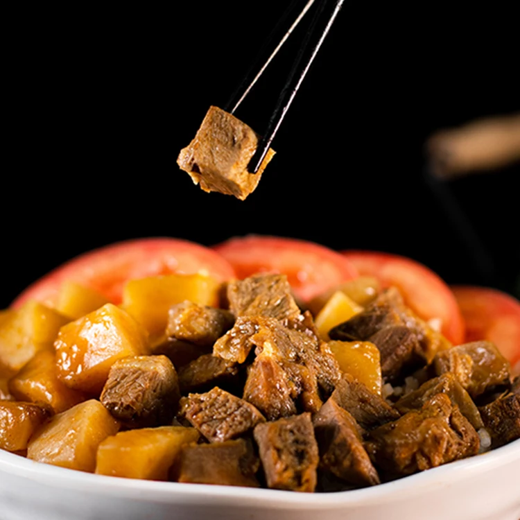 200 г консервированная тушеная свинина картофельные жареный свинина нарезанные консервированные свинина консервированное мясо