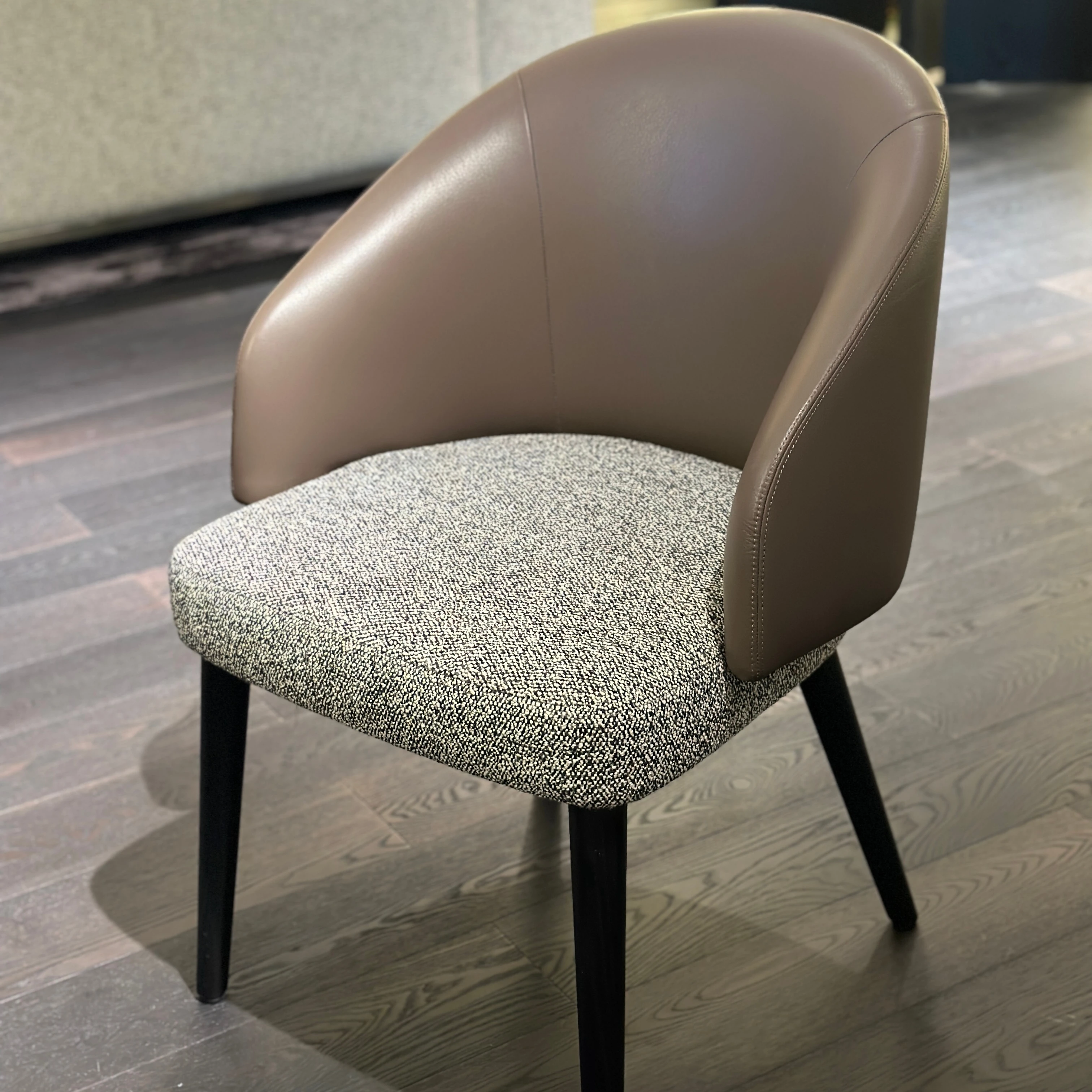 Italian Original Lawson Dining Chair Minimalist Designer Wood with Leather Fabric Armrest for Home or Hotel Furniture