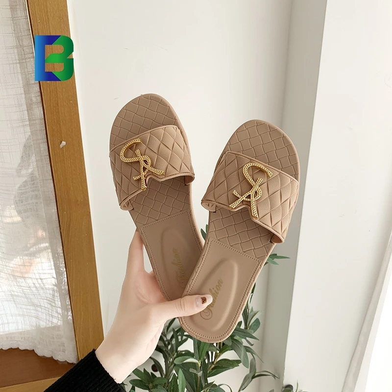 Women Wear Flat-bottomed Fashion Sandals and Slippers Out in Summer Beach Shoes Seaside Flip-flops PVC Picture Women Female Lady