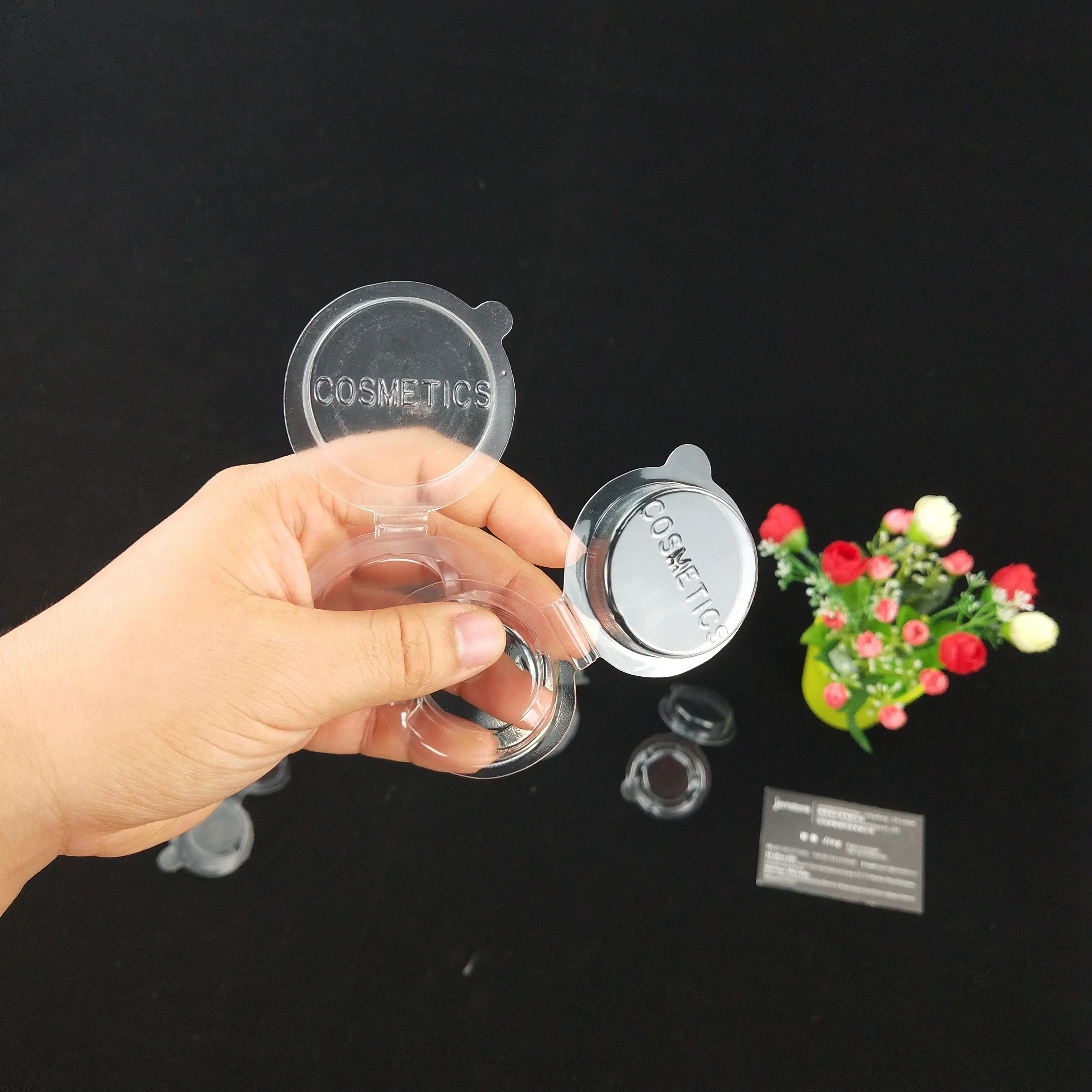 
Customized Logo Small Round Eyeshadow Plastic Clamshell Packaging 