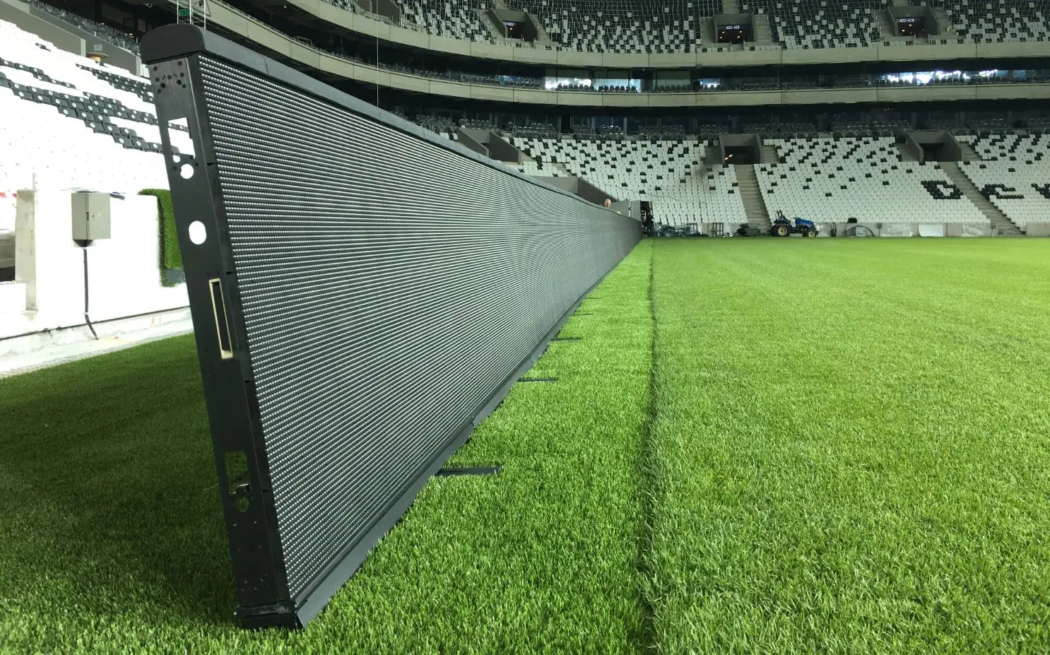 LINO High performance LED Video Wall Screen P2.5 P3 P4 P5 P6 Indoor Outdoor LED Display Screen