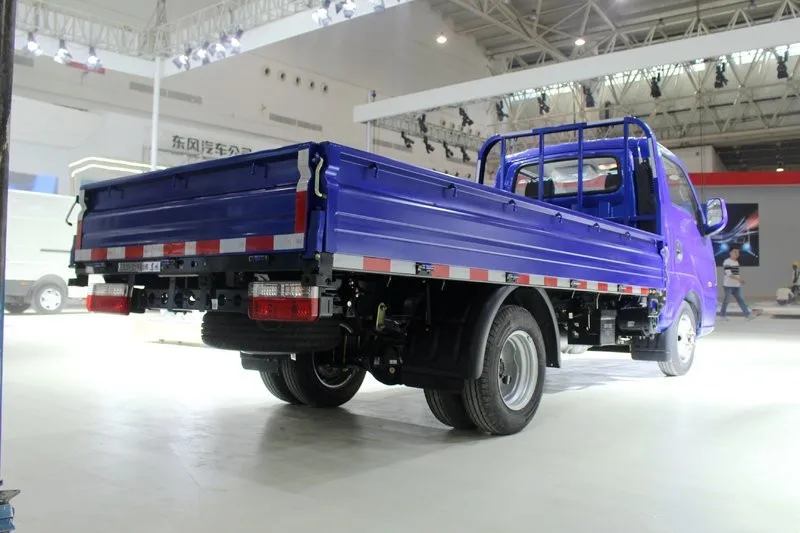 Dongfeng light cargo truck 2 tons diesel light truck in right hand drive