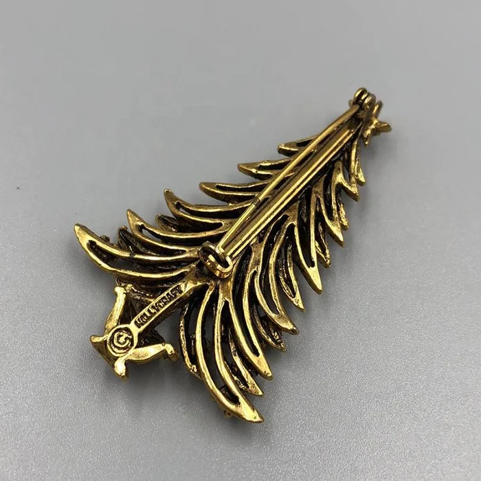 Factory shiny metal diamond brooch for girl boy Christmas gift