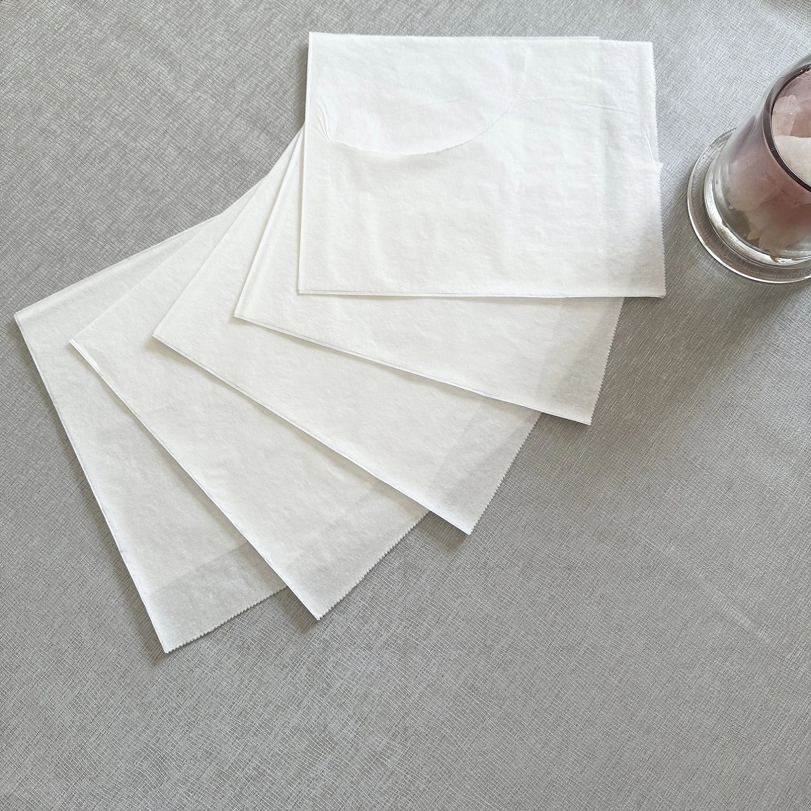 Eco- Friendly 1/4 Fold Paper Toilet Seat Cover 200 Packs 16g Common Size Plastic Toilets Seat Cover Dispenser