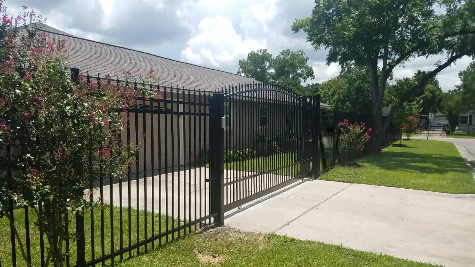 Basic flat top infill panels and gates in aluminum tubular