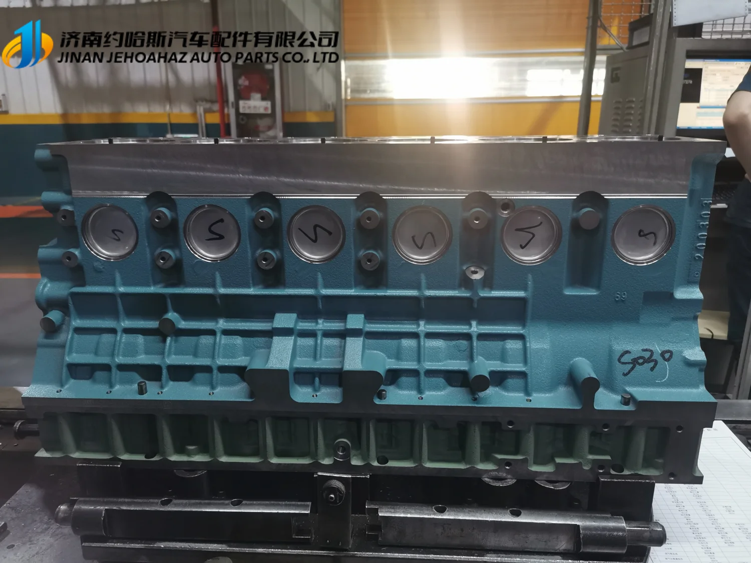 China Sinotruk Truck Howo Spare Parts Engine Parts Cylinder Block AZ1095010048