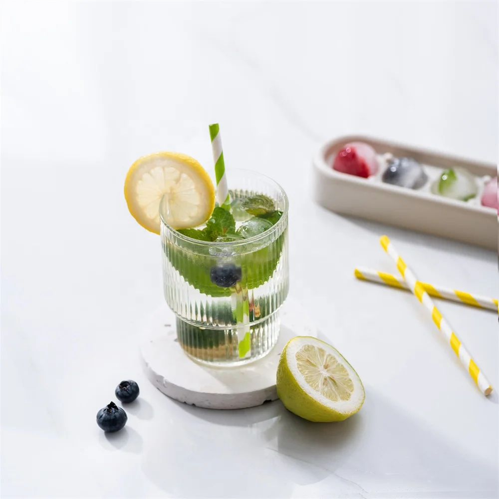 Pinmoo 3D Portable Food Grade Ice Cube Tray with Lid Sphere Round Ice Ball Mold Maker