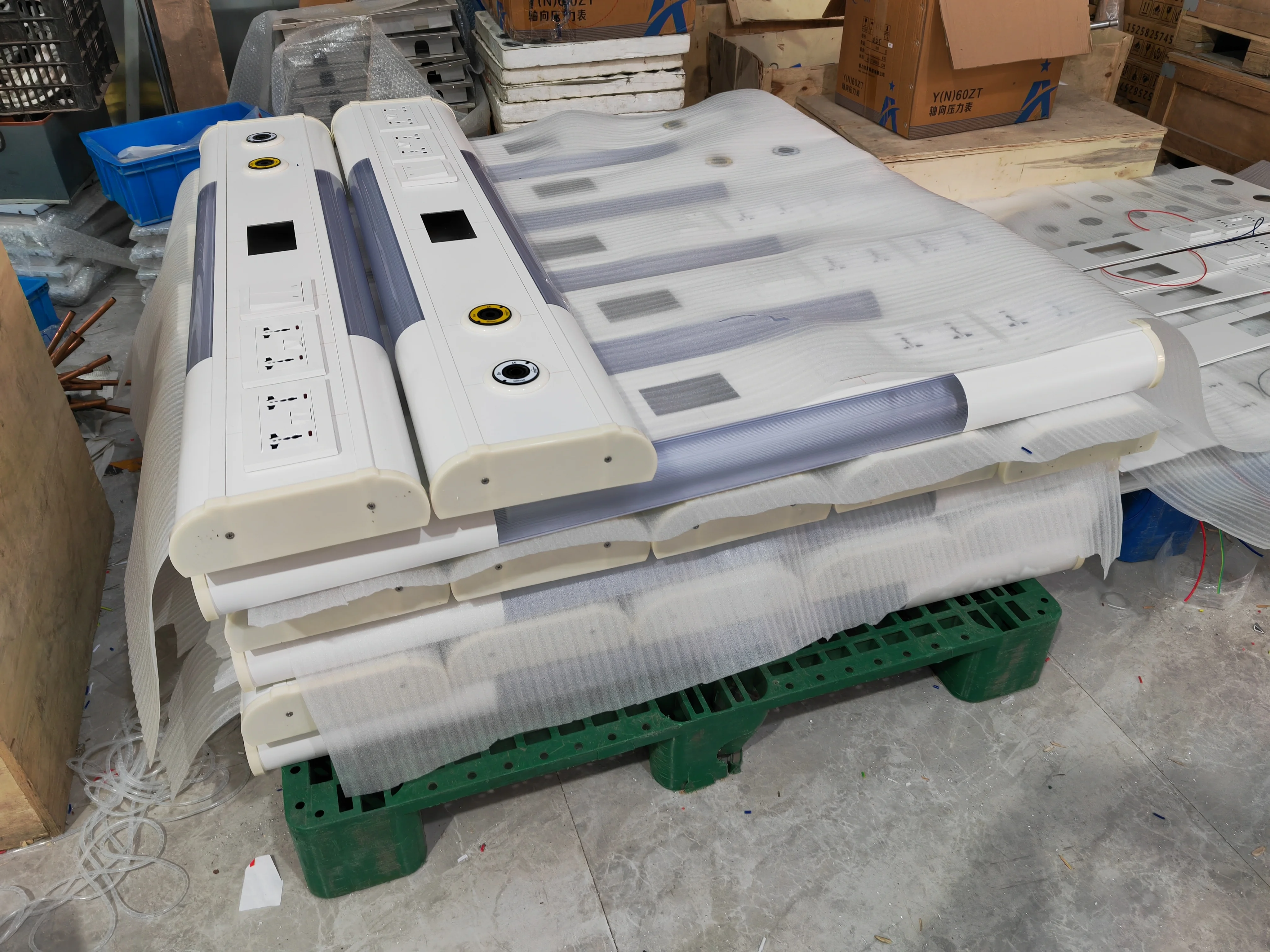 Horizontal wall mounted bed head trunking system ICU head bed panel for hospital