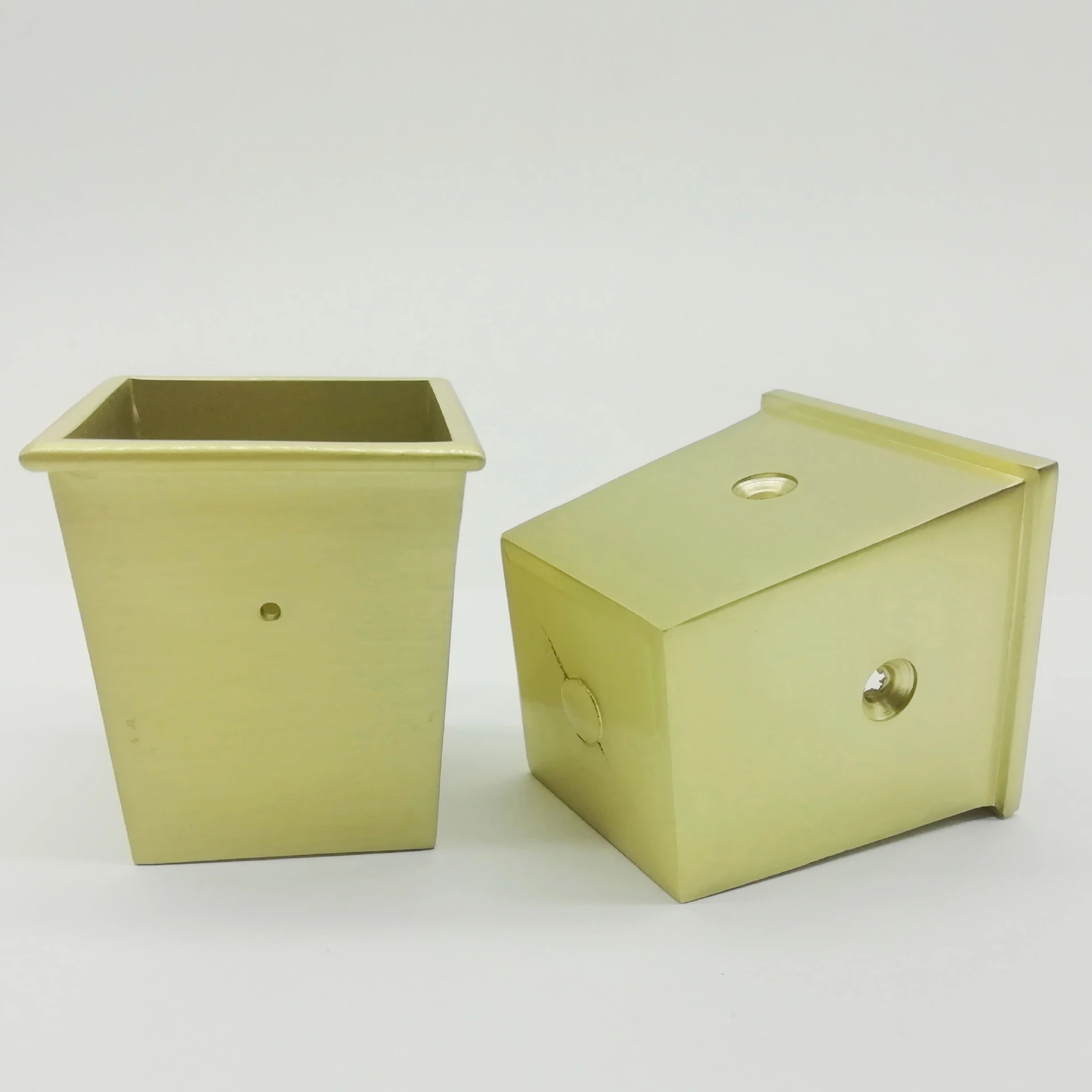 Hoone Mid-Century Modern Legs Chairs Sleeve Fitting Tips Golden Brass Square Chair Leg Caps