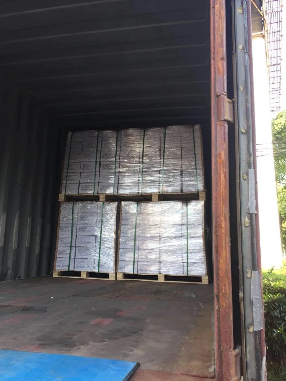 Luxury and Sophistication Scalloped Black Walnut Solid Wood Laminate Flooring AB Grade Solid Wood Laminate Flooring For Indoor