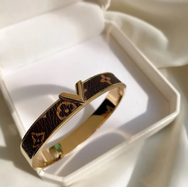 Fashion Korean Luxury Branded Insired Designer Bangle Letter V Stainless Steel Open Bangles for Women Gold jewelry