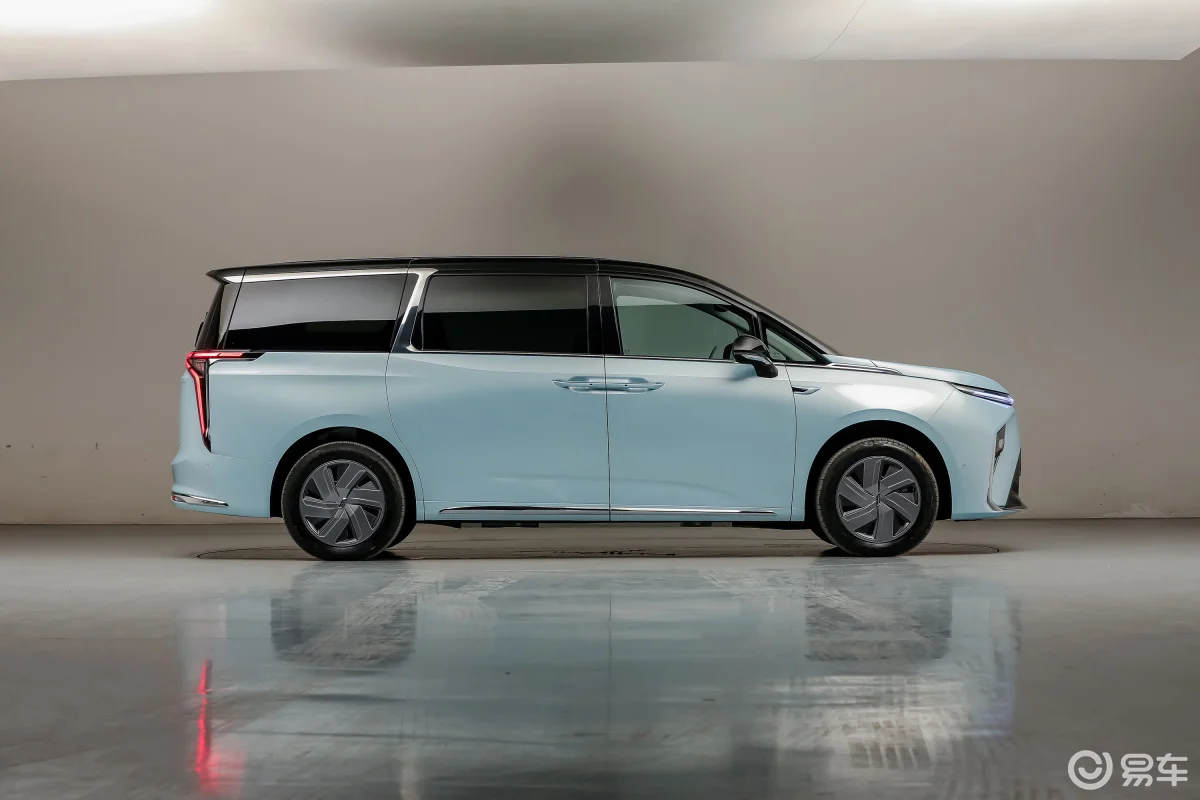 Large and luxurious 7-seat electric MPV new on market 2022 model new and used car for sale