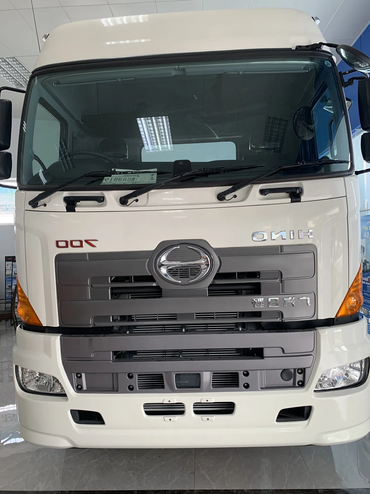 New Hino 700 6x4 420hp tractor truck made in Japan