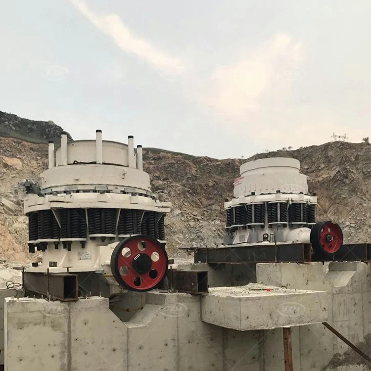 El mineral se abre con una trituradora de cono compuesta, una trituradora de cono de resorte de grava para la cantera.